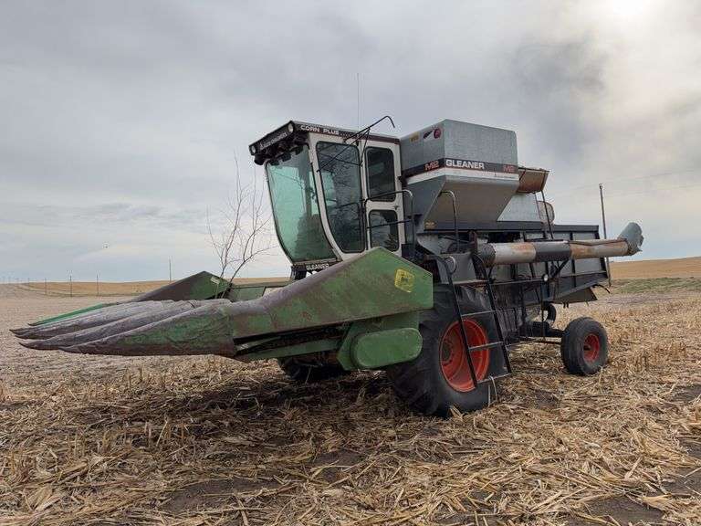 Gleaner -Allis Chalmers  M2 Combine w/ John Deere 6 Row Narrow Corn Head  - For Salvage