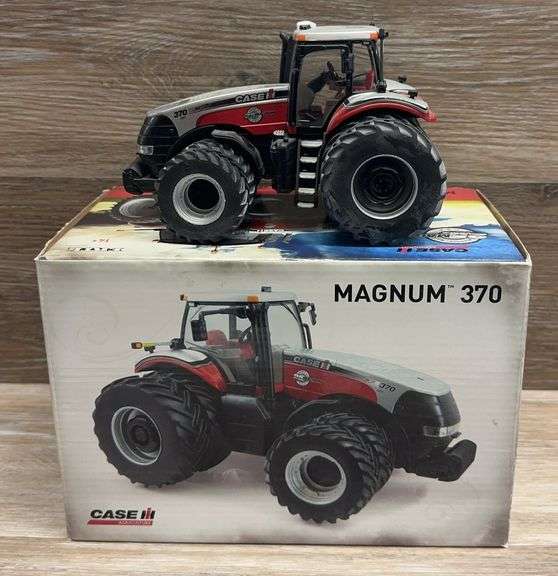 ERTL 1/32 Scale - Case IH Magnum 370 - 2012 Farm Show