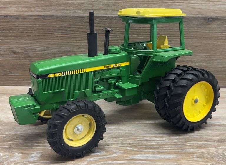 John Deere 4850 MFWD Tractor - 1/16 Scale