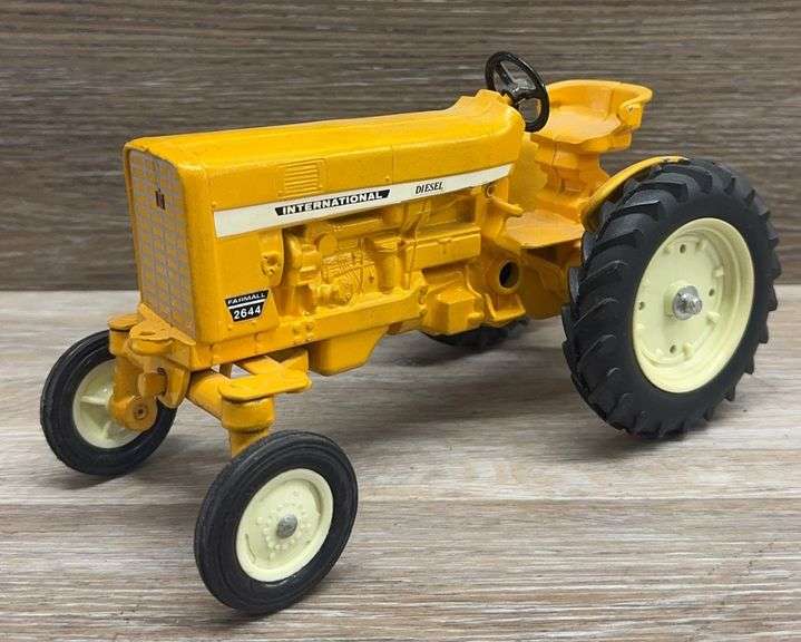 IH Farmall 2644 Tractor - 1/16 Scale - Repaint