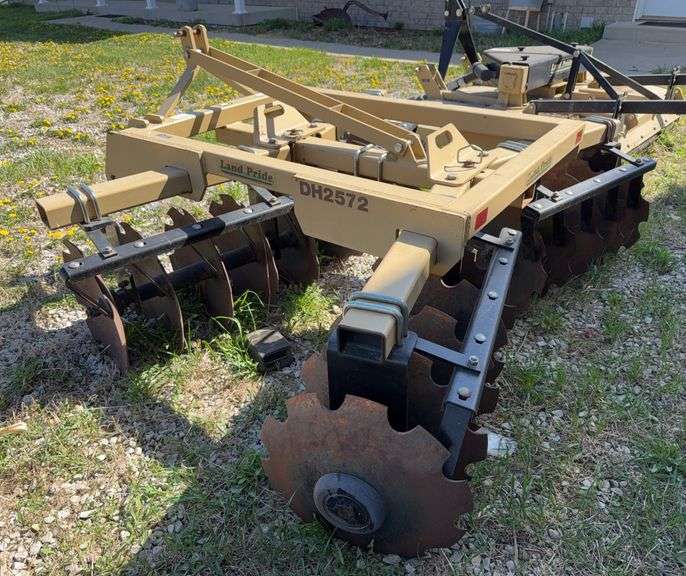 Land Pride DH 2572. — 3 Pt. Acreage Disk 6 Foot Wide