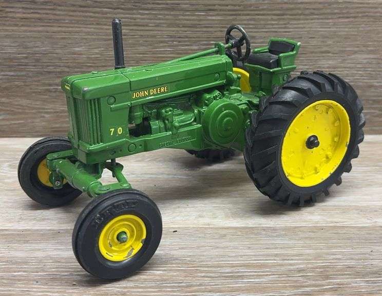 John Deere 70 Tractor - 1/16 Scale