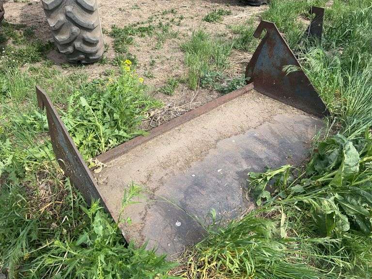 Farmhand 5 Foot Dirt Bucket