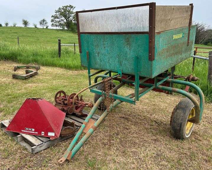 Triggs - Pull Type Seeder Cart w/ IHC Seeder Attachment