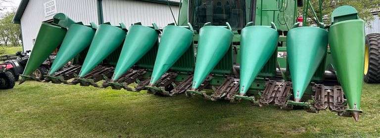 John Deere 893 Corn Head