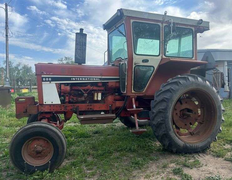 International 686 Tractor w/ 310 German Motor