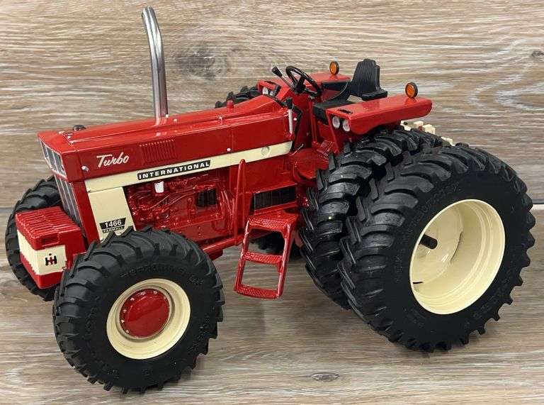 IH Farmall 1466 Front Wheel Assist Tractor with Duals - LeMars Toy Store -  1/16 Scale
