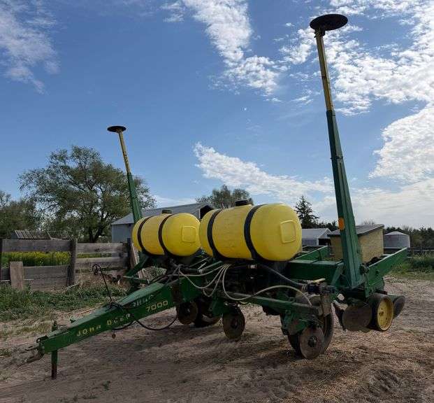 John Deere 7000  — 4 Row Planter