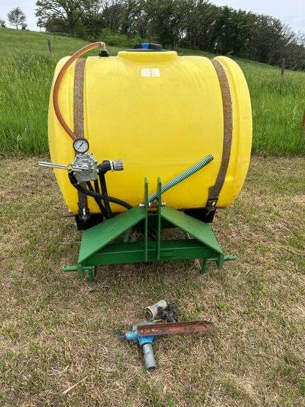 200 Gallon 3 Pt. Sprayer Tank w/ PTO Pump