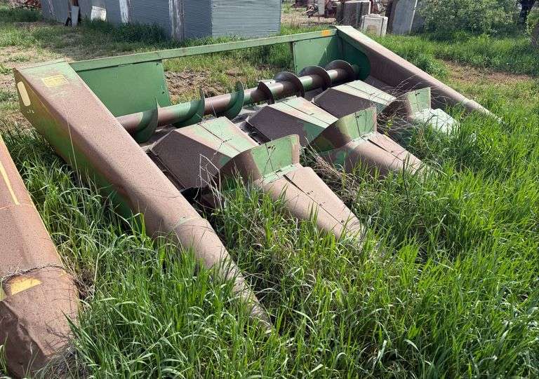 John Deere 444 Corn Head