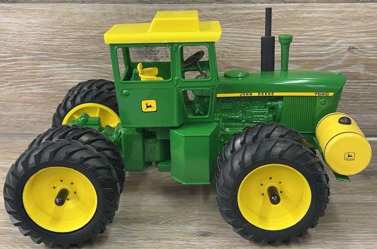 John Deere 7520 4WD Tractor w/ Duals & Tanks - Two Stack - 1/16 Scale