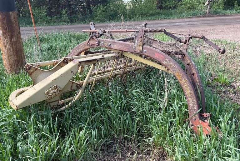 New Holland 256 Side Delivery Hay Rake