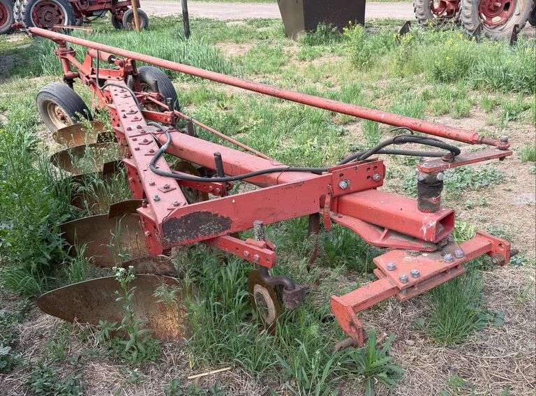 International 510 Plow