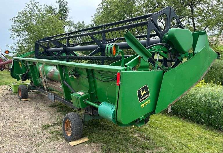 John Deere 920 Flex Head - Selling with J & M Head Cart