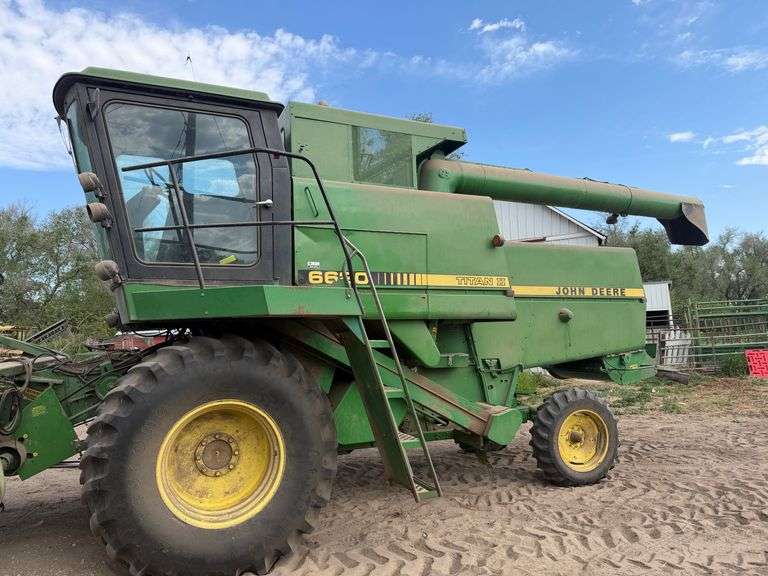 John Deere 6620 Titan II Combine