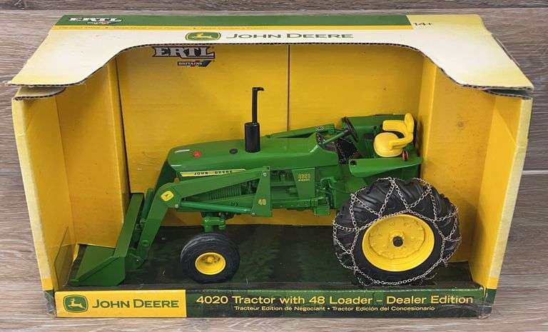 John Deere 4020 Tractor with 48 Loader - Dealer Edition - 1/16 Scale by ERTL