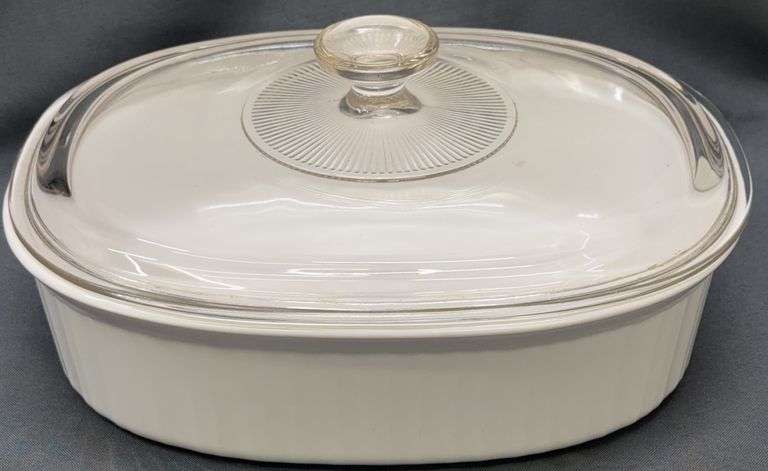 Corning Ware 2.8 Liter Covered Baking Dish
