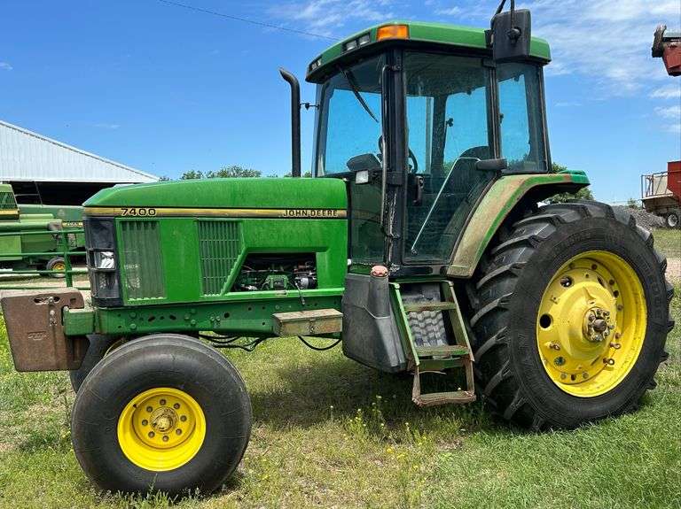 John Deere 7400 Tractor