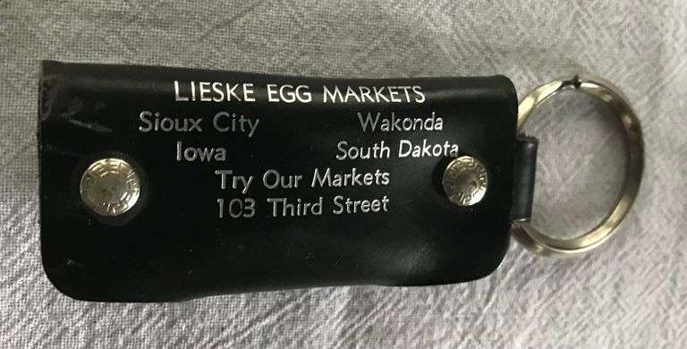OLD “LIESKE EGG MARKETS” LEATHER KEY FOB-WAKONDA SOUTH DAKOTA & SIOUX CITY