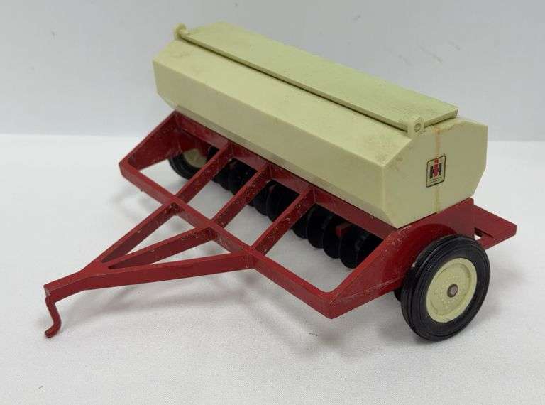 International Harvester Grain Drill – ERTL 1/16 Scale
