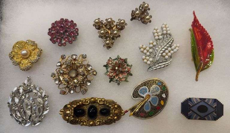 Assorted Ladies Brooches & Pins