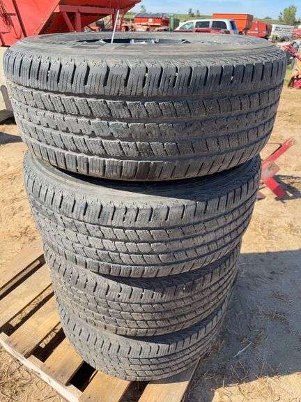(4x) Kumho P275/65R 18 114T Tires and Rims