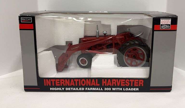 International Harvester Farmall 300 With Loader – SpecCast 1/16 Scale