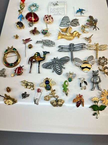 Costume Jewelry: Animal, Floral and Insect Themed Pins and Brooches