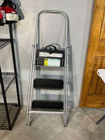 Step Ladder, 4’ 8”