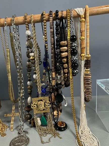 Costume Jewelry: Necklaces