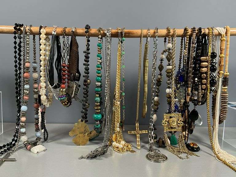 Costume Jewelry: Necklaces