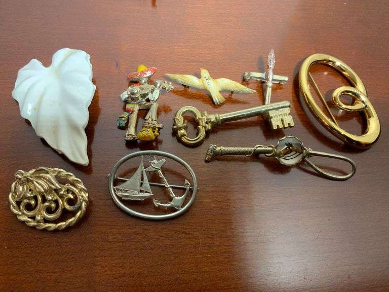 Decorative Vintage-Style Brooches and Pins Collection