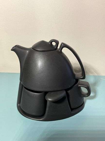 Saenger Teapot for 1 Set With Mug, Sugar, and Creamer