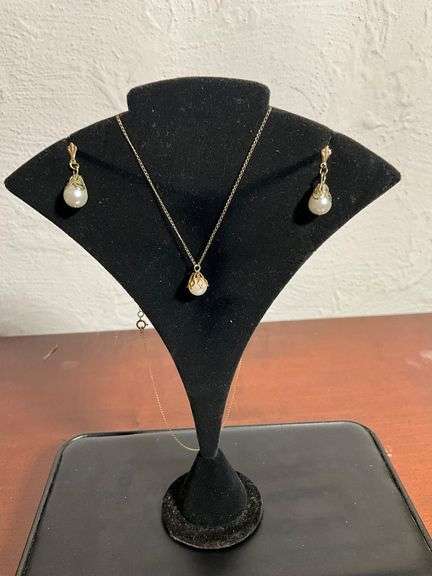 14K Gold Pearl Pendant Necklace and Earring Set