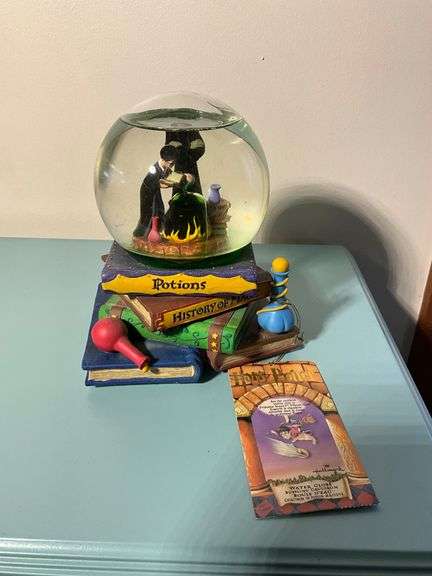 2001 Hallmark Harry Potter Water Globe With Burning Cauldron Feature