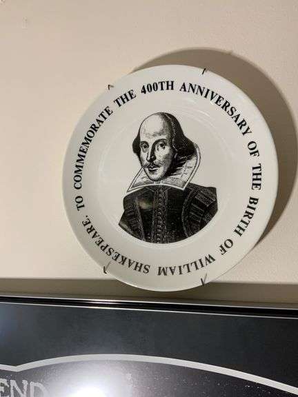 Commemorative 400th Anniversary William Shakespeare Plate, 10.5-Inch
