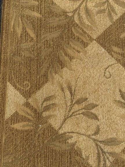 Machine-Woven Area Rug with Leaf Pattern, 63“ x 87“