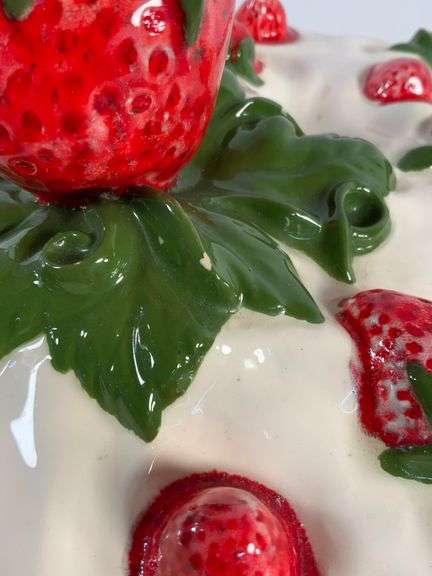 12-Inch Strawberry Design Ceramic Cake Plate with Lid