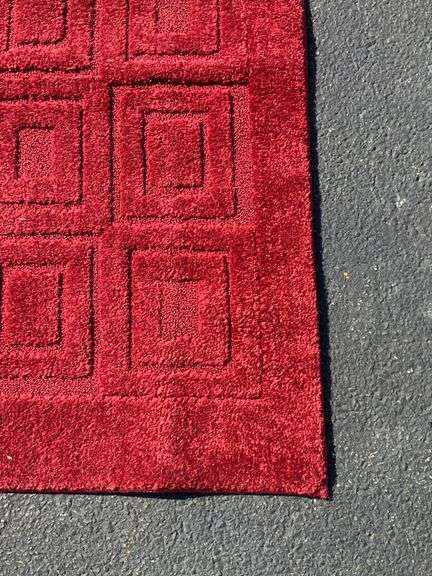 Red Rectangular Rug with Geometric Pattern, 47″ x 72″