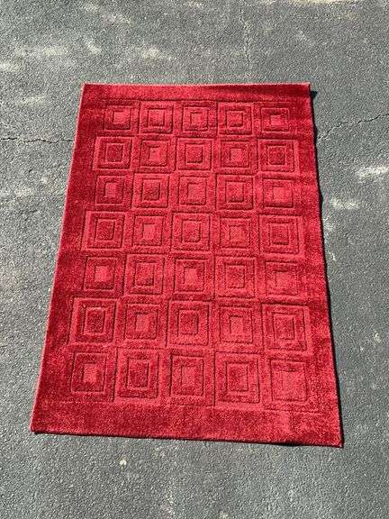 Red Rectangular Rug with Geometric Pattern, 47″ x 72″
