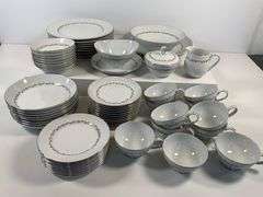 Mikasa Fine China Dinner Service for Eight, ‘Melbourne’ Pattern