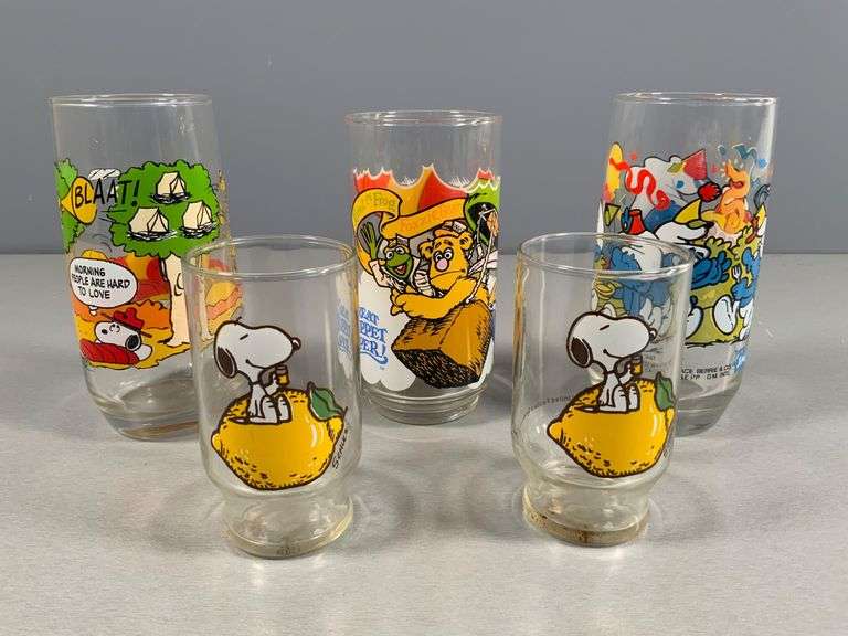 Set of 5 collectible Promotional Glasses Featuring Peanuts, Smurfs, and Muppets