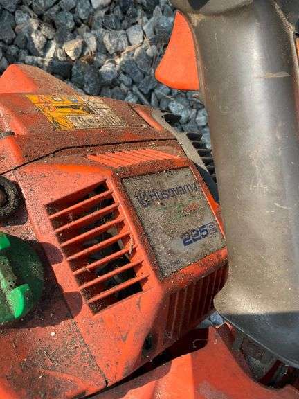 Husqvarna 125B Gas-Powered Leaf Blower