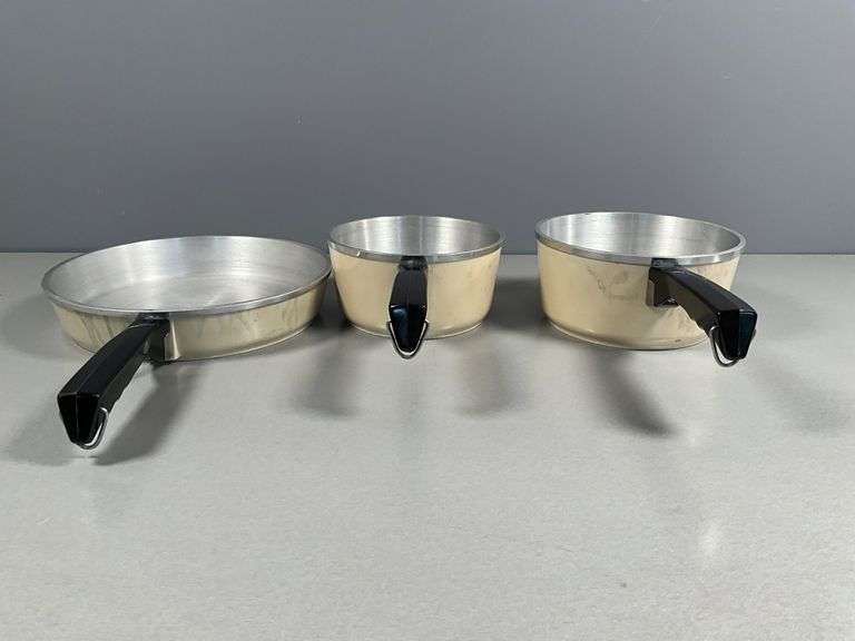 Club Aluminum Cookware Set with Frying Pan and Two Sauce Pots