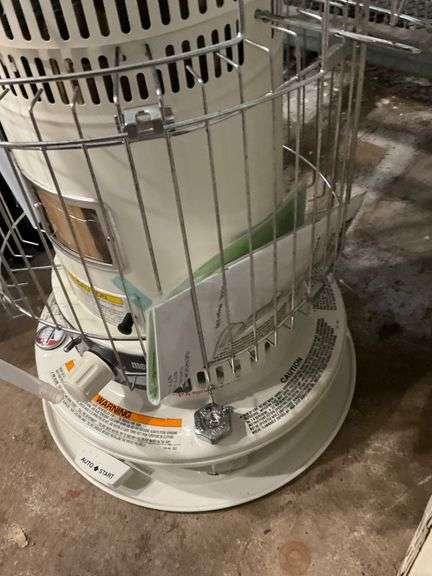 Portable Kerosene Heater with Protective Grill and Pump