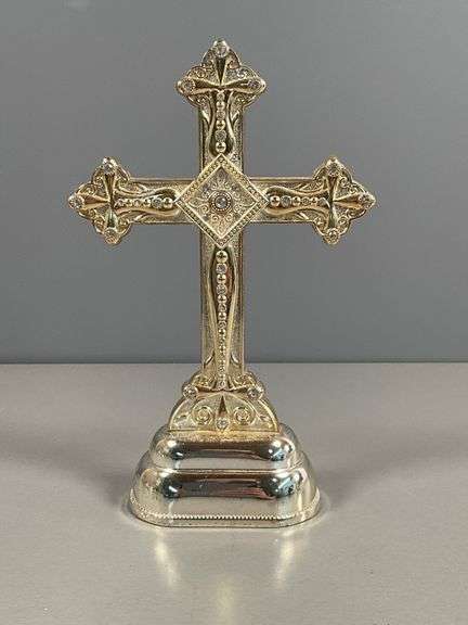 Royal Limited Silver Cross on Pedestal Base