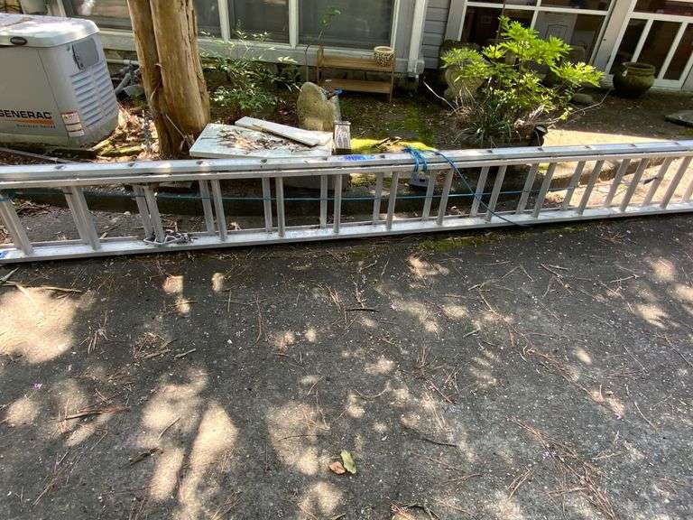 Aluminum Extension Ladder, 28 Ft, 250 Lb Capacity