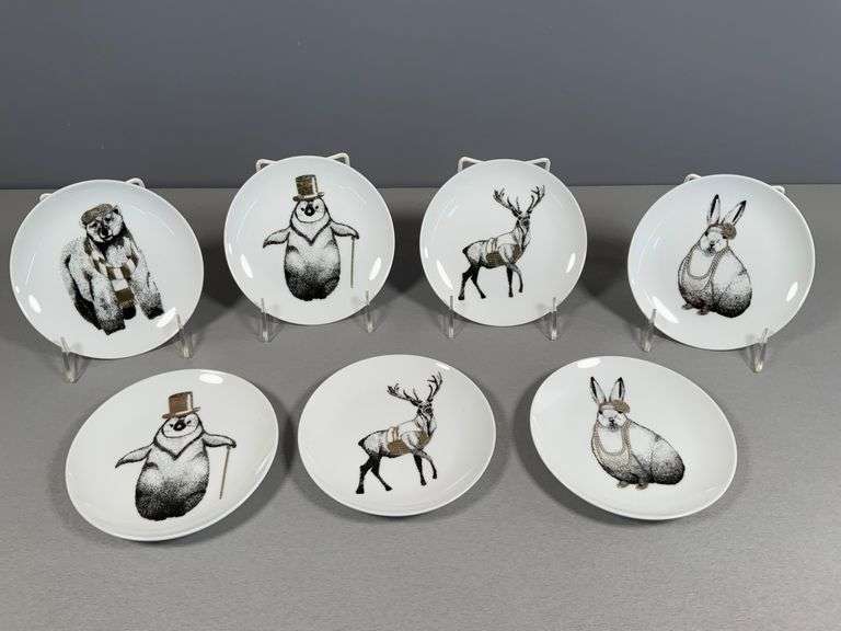 Seven Threshold Porcelain Animal Design Plates