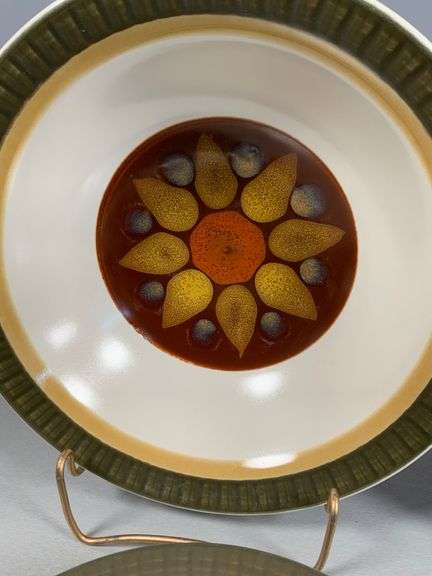 Electra Casual Stoneware. ‘Lido’, Sunflower Design