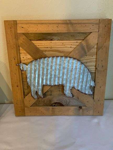 Farmhouse-Style Decor With Pig Artwork and Embellishments